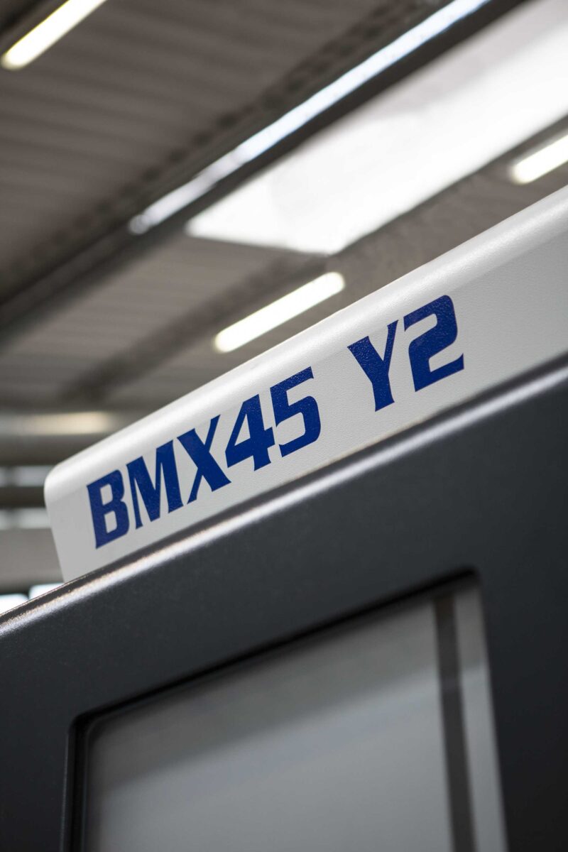 Details of the BIGLIA turning center