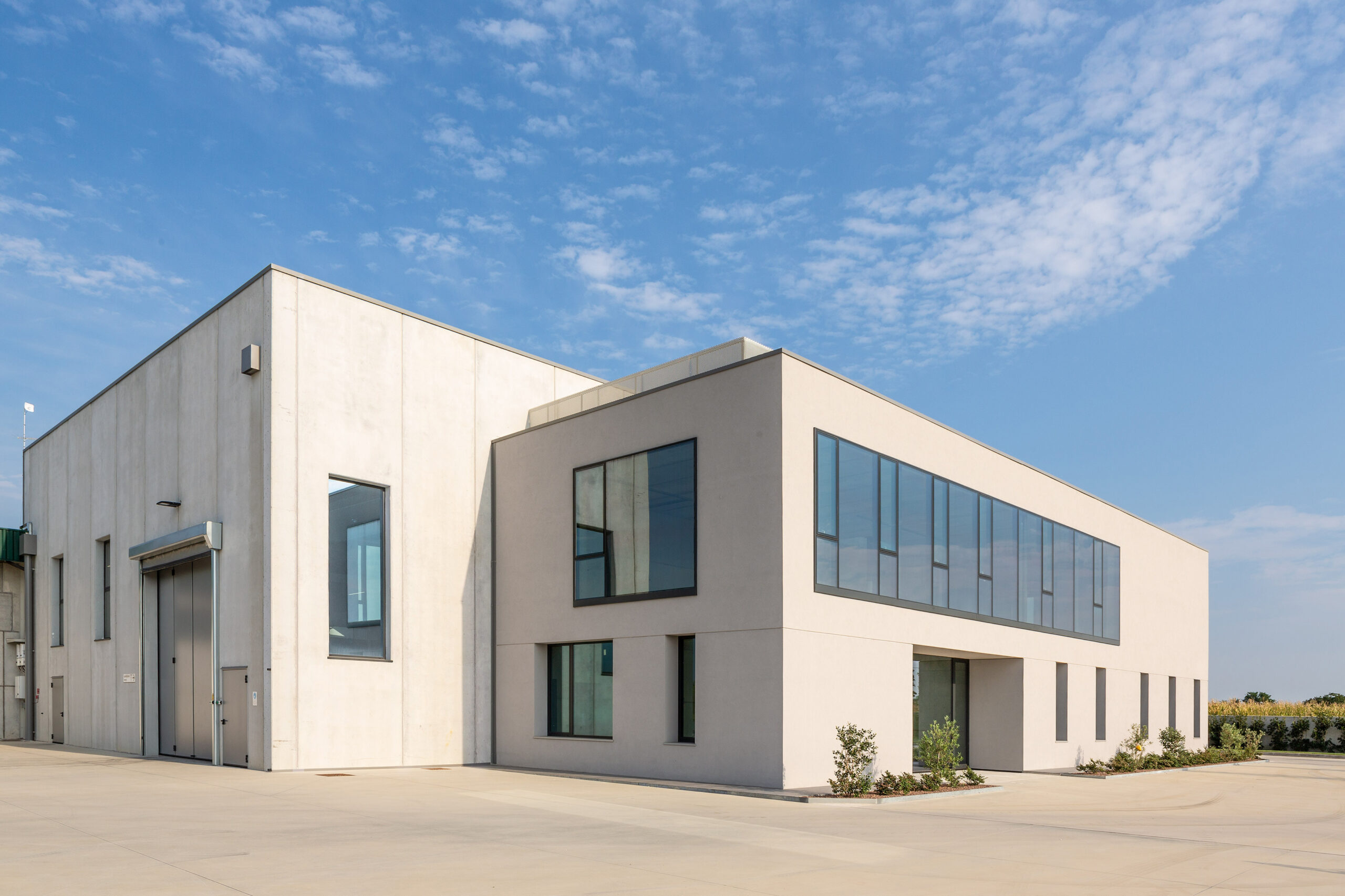 Luxinox s.r.l. - Luxinox cresce ed amplia il proprio stabilimento